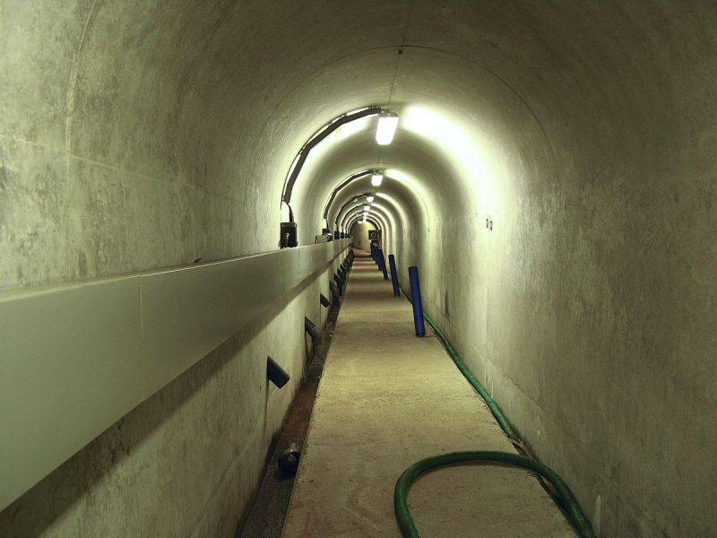 File:Inspection gallery beneath Roadford Dam.jpg